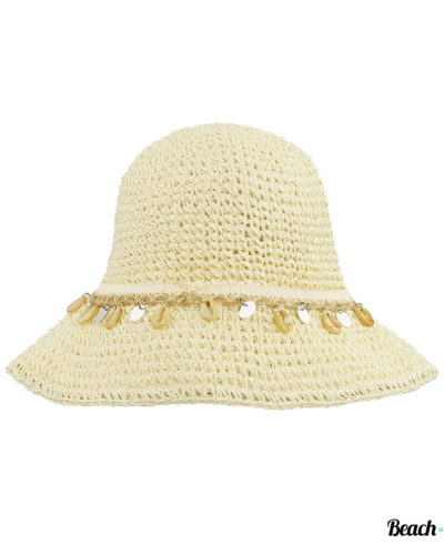 Beige Ibiza strandhoed met schelpjes en zilveren bedeltjes, lichtgewicht en flexibel.